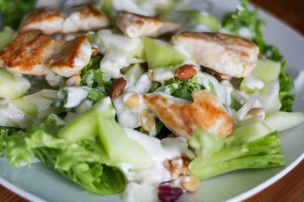 54jo Салат из свежей капусты с курицей и кукурузой - Простые рецепты - женский сайт